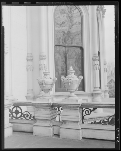 Minor%20White%2C%20%3Cb%3E%3Ci%3E%20Jacobs-Dolph%20House%3C%2Fi%3E%3C%2Fb%3E%2C%201942%2C%20negative%2C%20Museum%20Purchase%3A%20Commissioned%20by%20the%20Portland%20Art%20Museum%2C%20%26%23169%3B%20Portland%20Art%20Museum%2C%2042.29.5